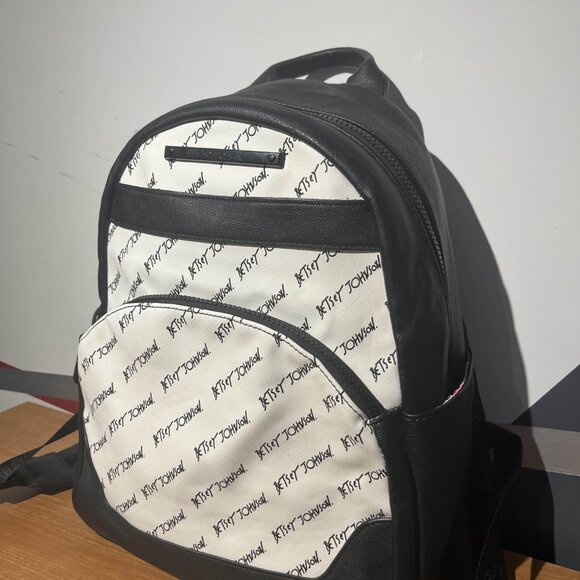 GREAT CONDITION~Betsey Johnson Backpack - Picture 3 of 10